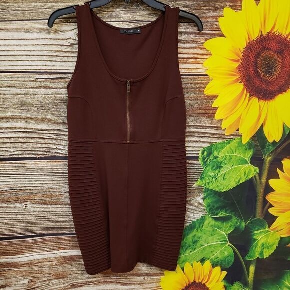 "Theme" Woman's Midi Dress Size: Medium Burgandy fitted Pre-owned - Picture 1 of 6